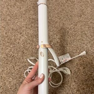 T3 Curling Iron in White with Gold Highlights